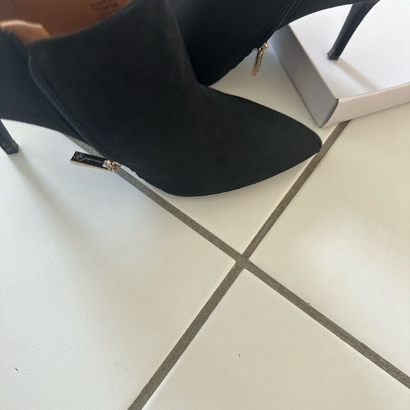 Jessica Simpson Black Ankle Booties. New in black suede - Picture 1 of 4